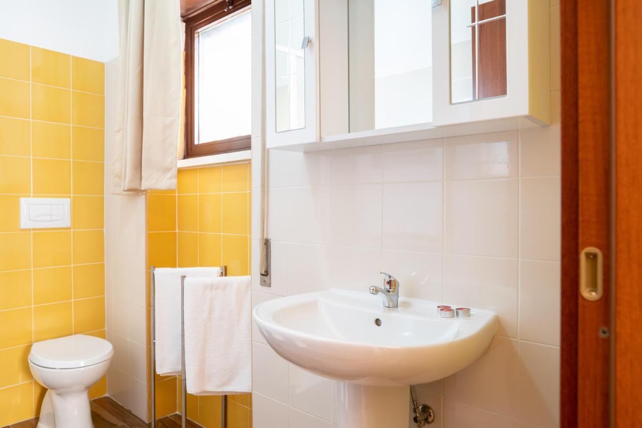 Myricae Rooms Affittacamere No Late Arrival Fiumicino Bagian luar foto