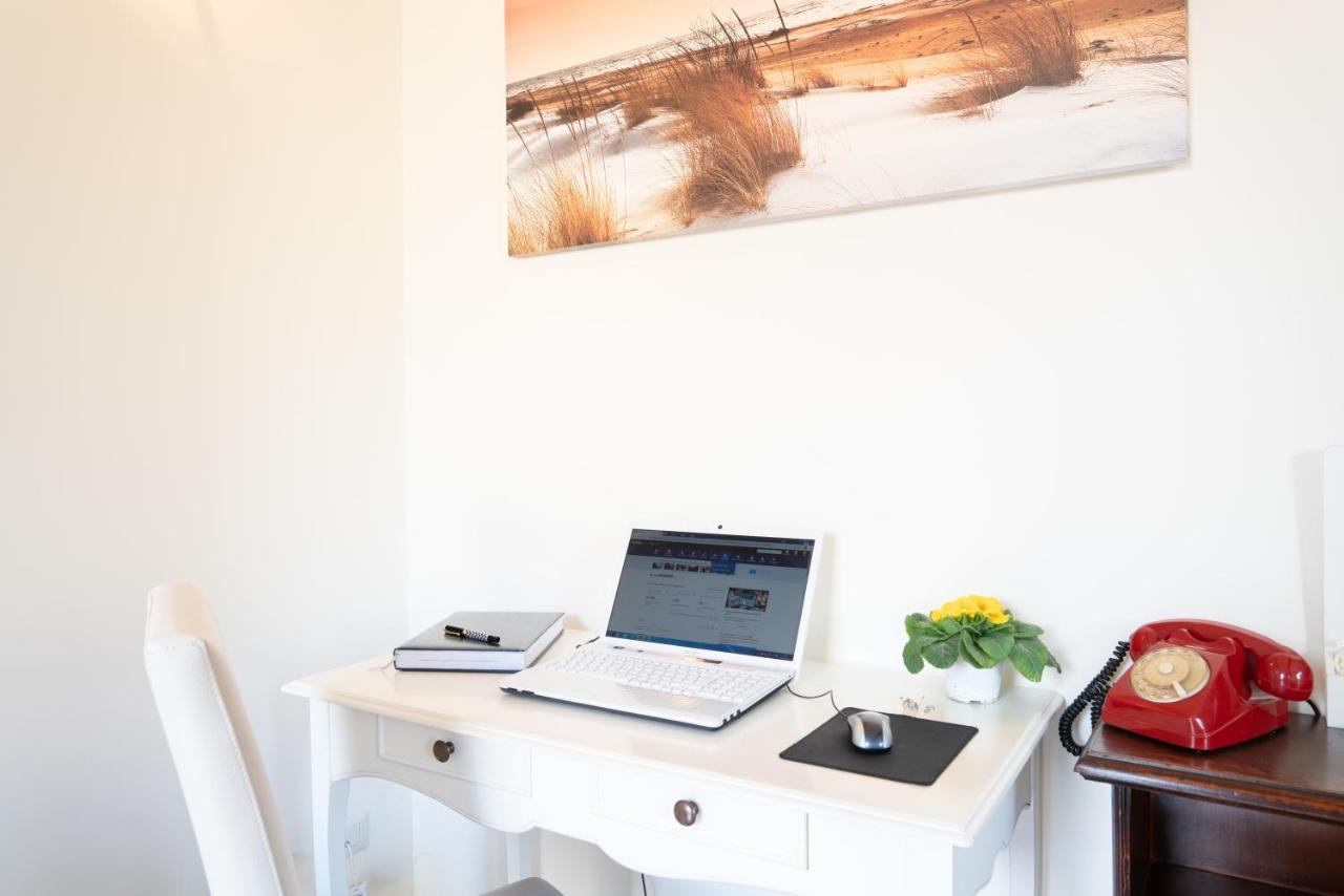 Myricae Rooms Affittacamere No Late Arrival Fiumicino Bagian luar foto